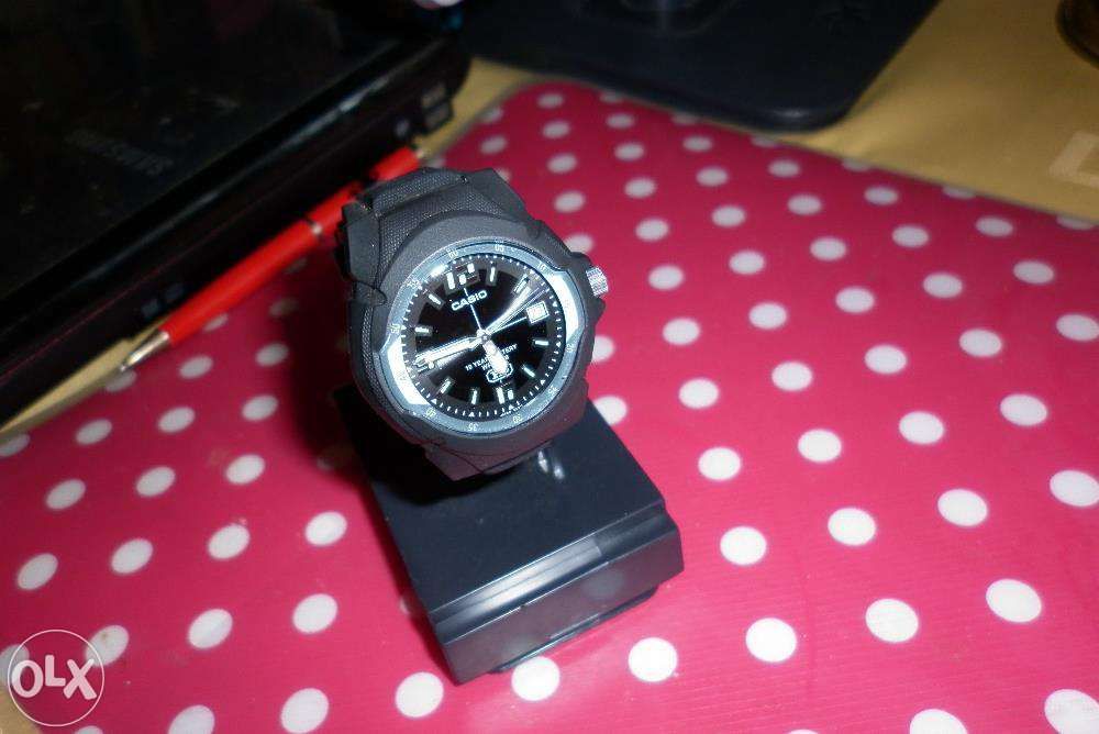 Zegarek Casio MW-600 Czas światowy, Datownik