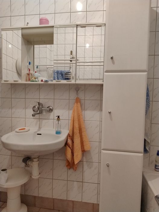 Szafka lazienkowa biała 2 metry wysoka z szafka z lustrem