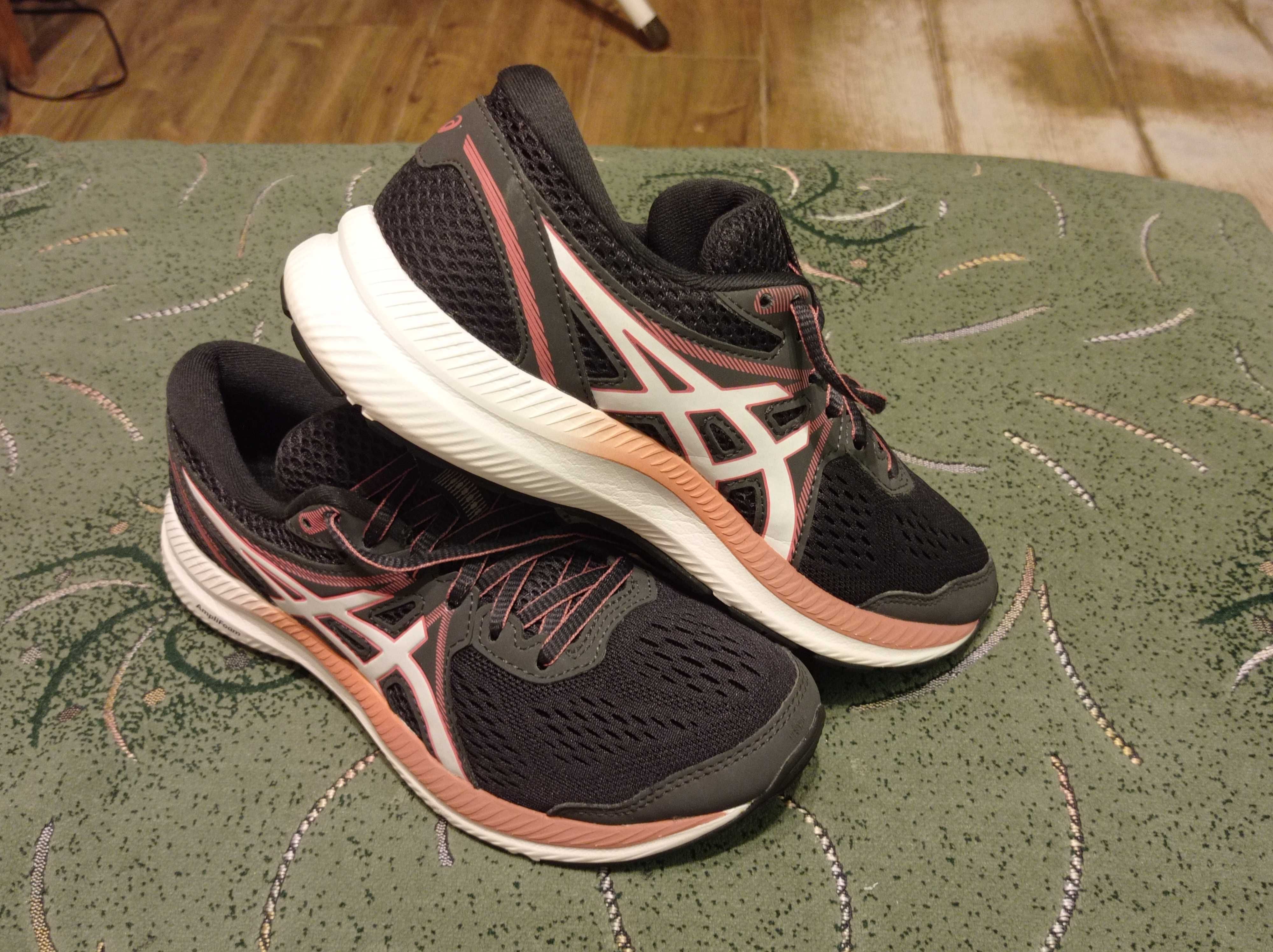 Кроссовки Asics (оригинал) фирменные размер 37 стелька- 23,5см.