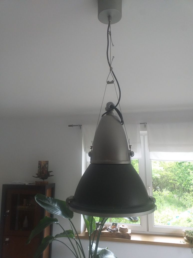 Lampa loftowa wisząca