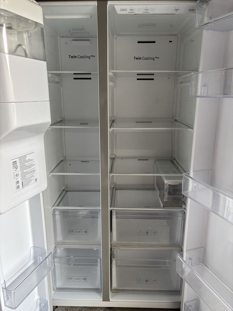 Lodówka Samsung Side by Side RS68N8320S9
