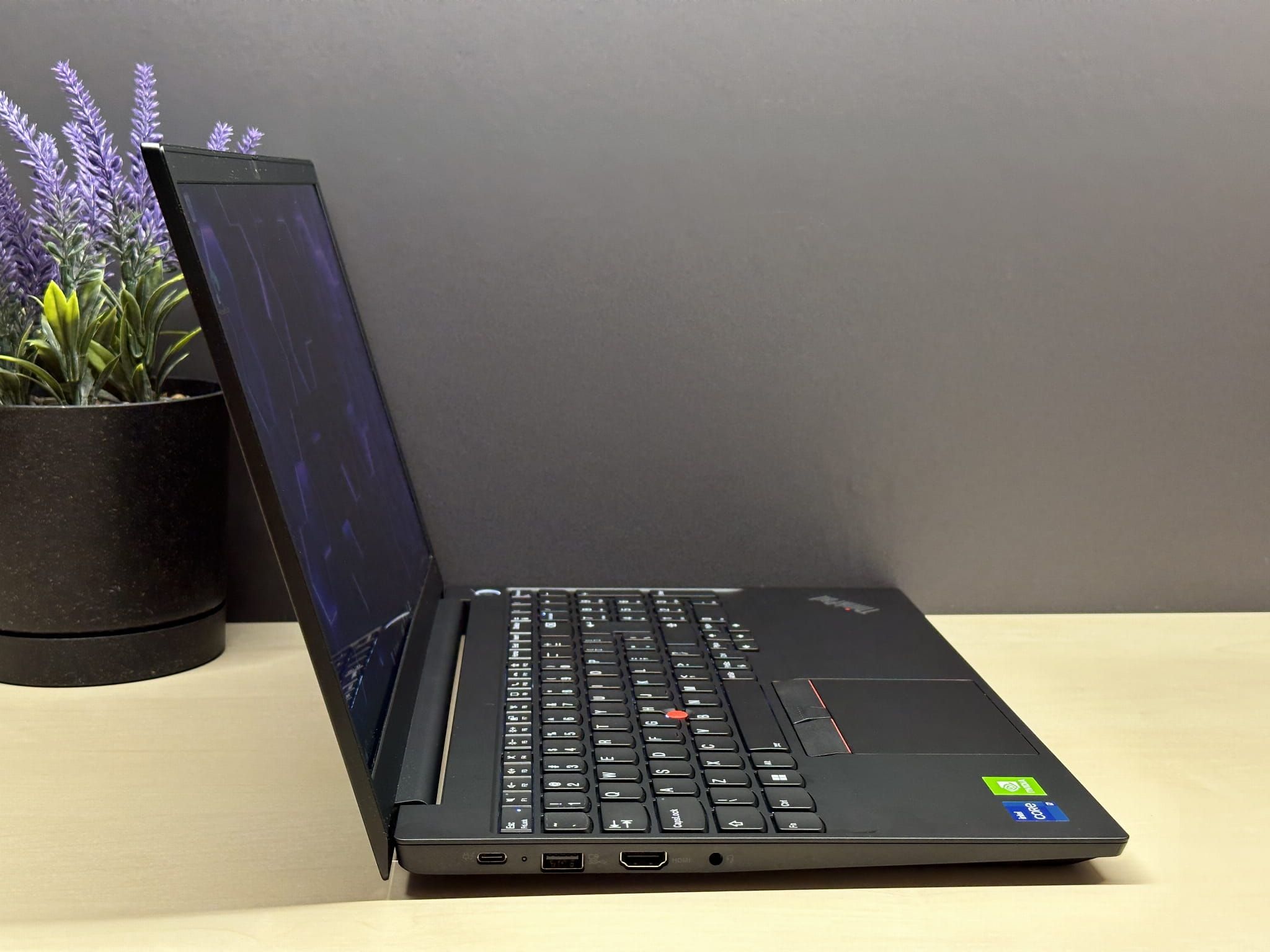 Laptop Lenovo ThinkPad E15 Gen 2 | i7-1165G7 / FHD / MX 450 / 32GB/1TB