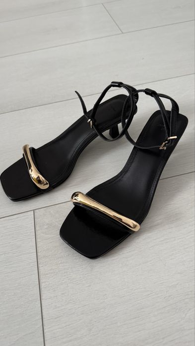 Дуже гарні босоніжки Bershka