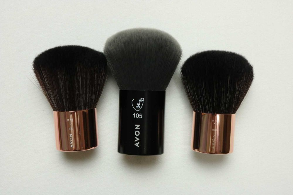 Zestaw pędzel do makijażu kabuki 3 sztuki Avon nr 105 108