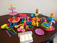 Zabawki Play-Doh, w tym fryzjer, babeczki, sushi
