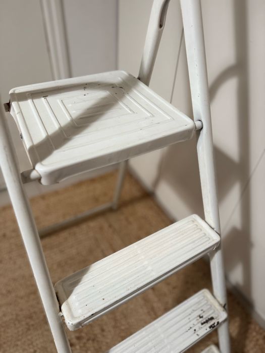 Escada dobravel 4 degraus em bom estado