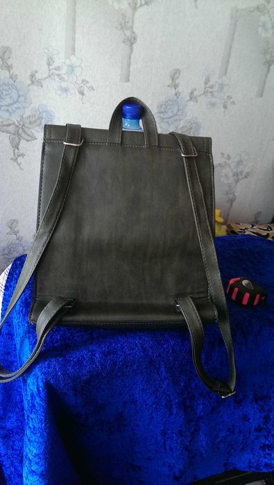 Портфель хорошего качества в прекрасном состоянии