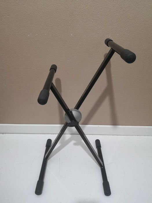 SUPORTE PARA COMBO GUITARRA - Marca Proel em estado novo nunca usado