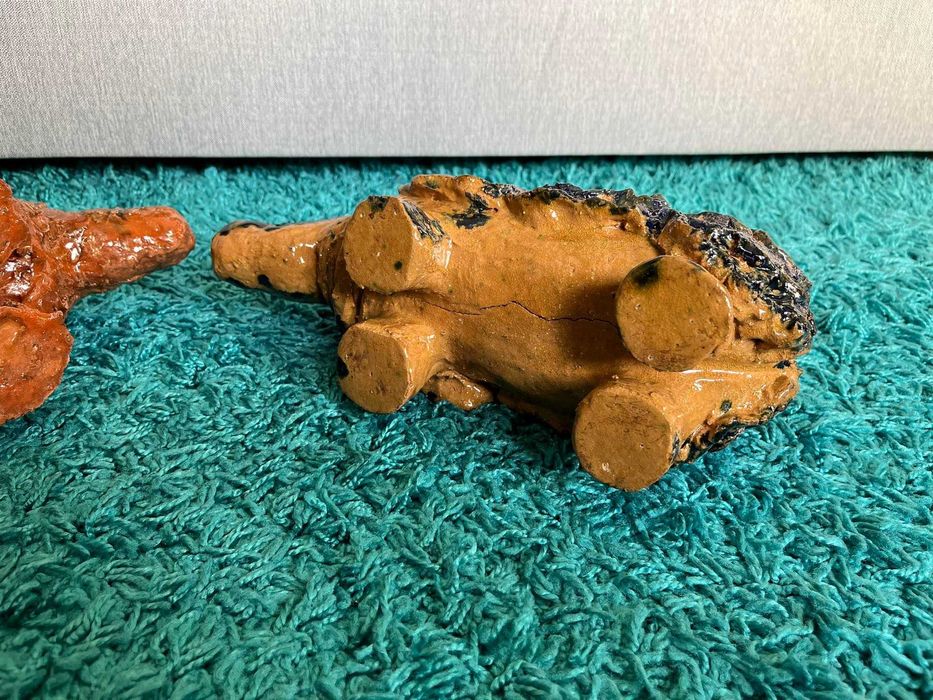 Figurki nosorożców z gliny