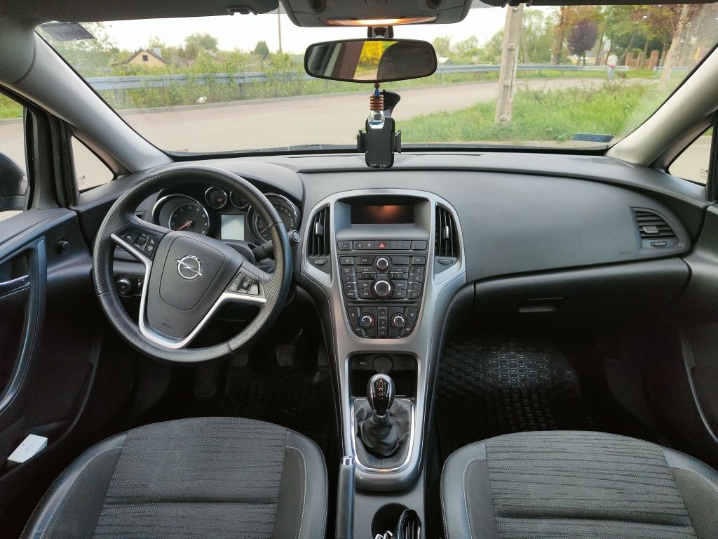 Opel Astra J sedan 1,4 LPG 2017