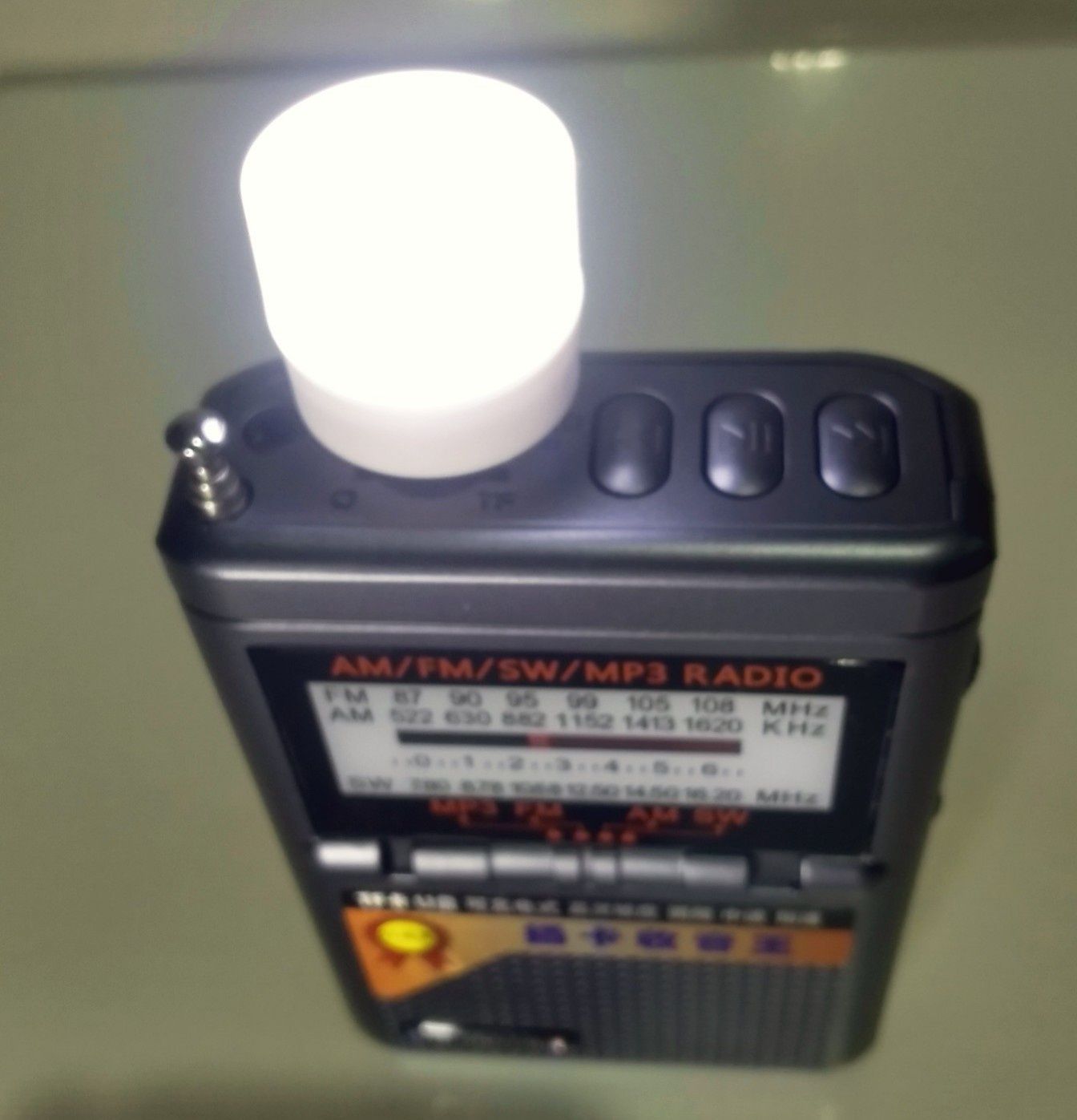 Радіоприймач з MP3 гарне звучания, на АКБ 18650 + USB лампа