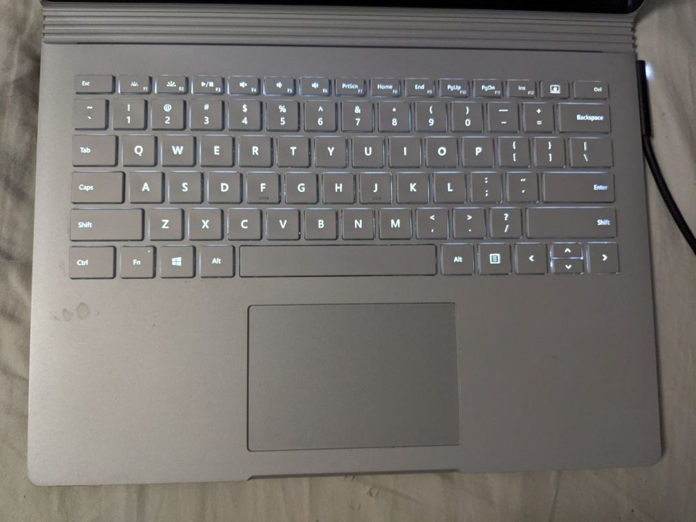 Microsoft Surface Book intel i5-6300, Nvidia, 8/256Gb Nvidia 1Gb