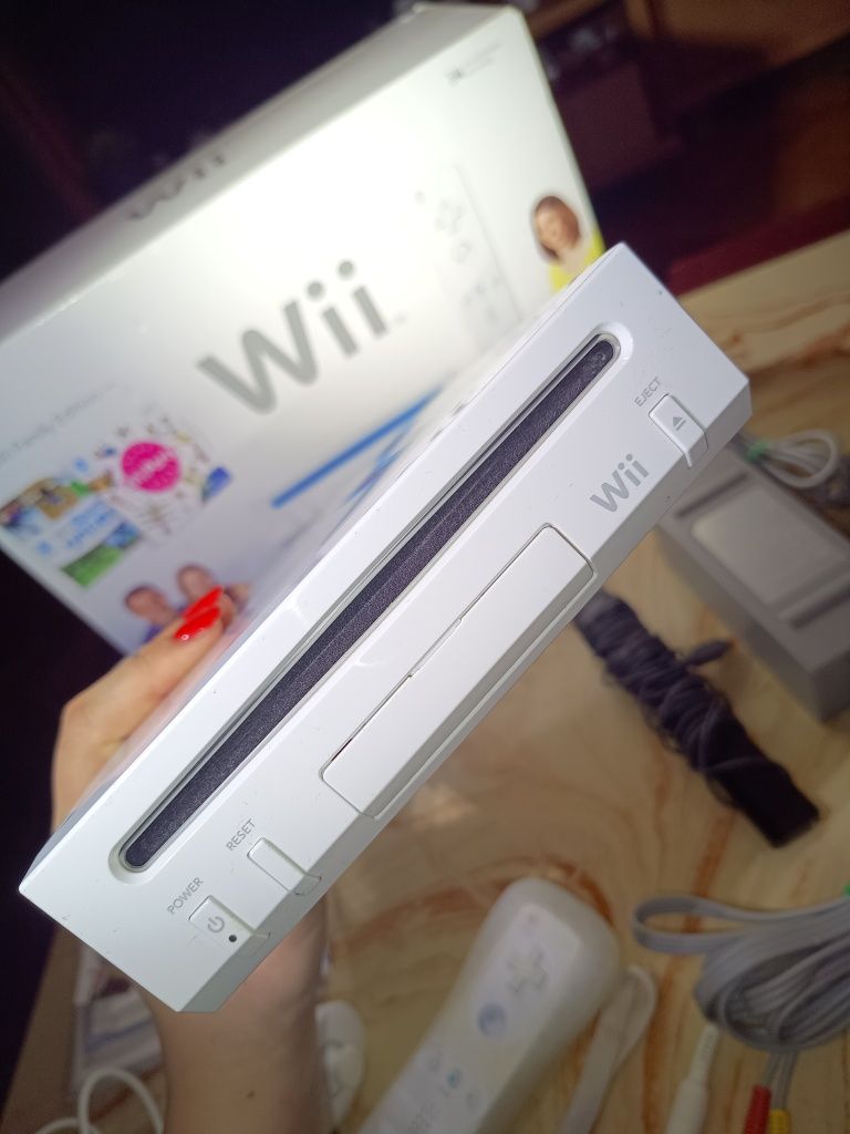 Konsola Wii Family Edition z okablowaniem  plus pilot z motionplus