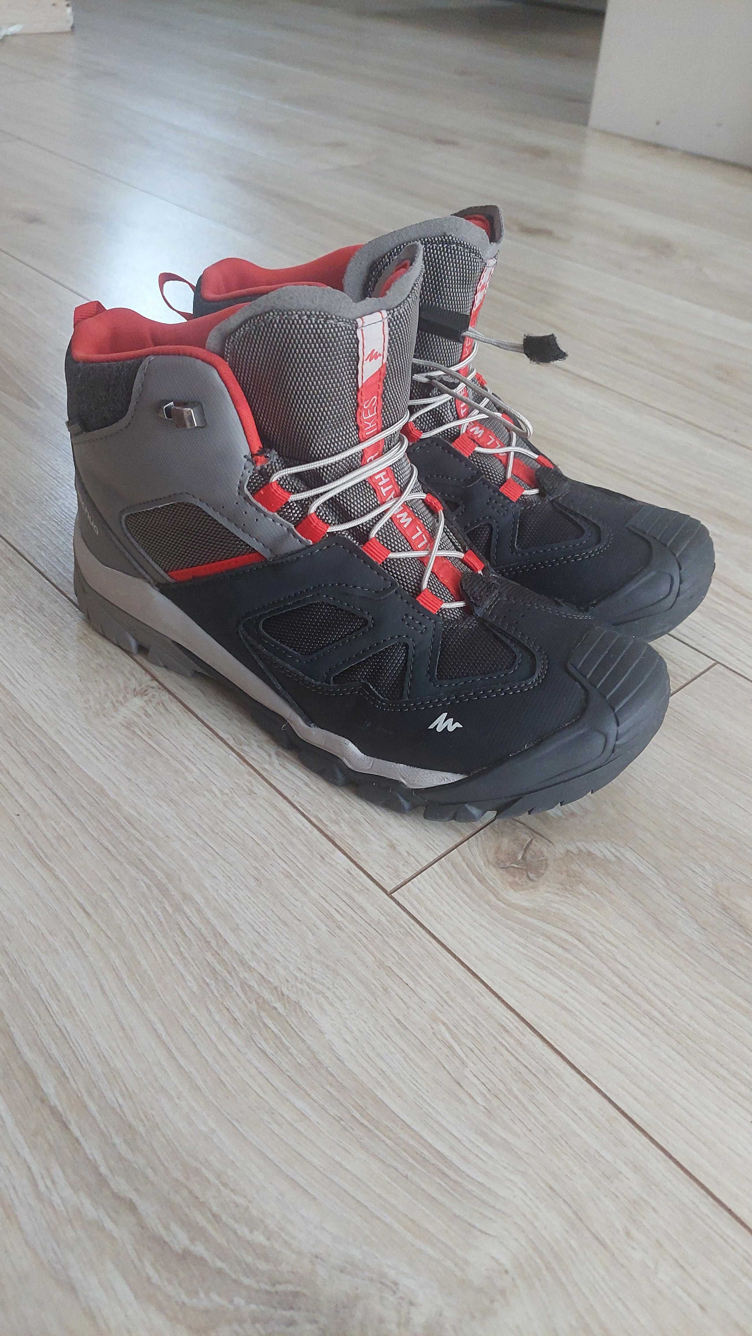 Sprzedam buty trkingowe chłopięce Quechua