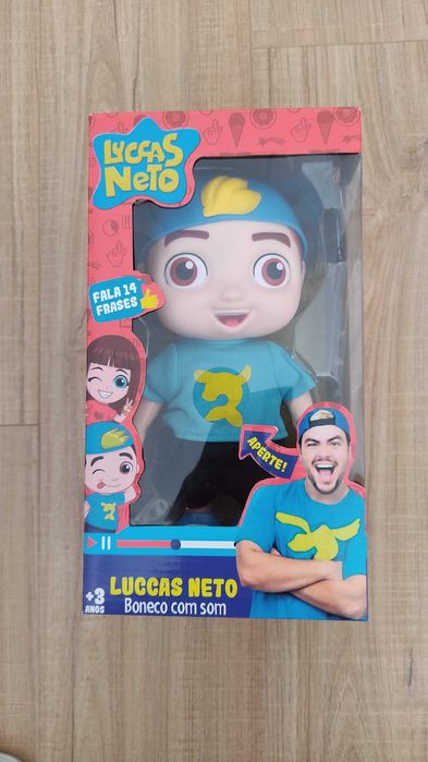Boneco do Luccas Neto com som. Fala 14 frases