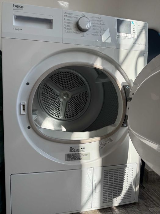 Máquina de secar roupa com pouco uso