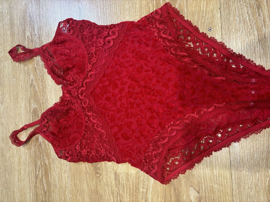 Чевоне гіпюрове боді жіноче S-M