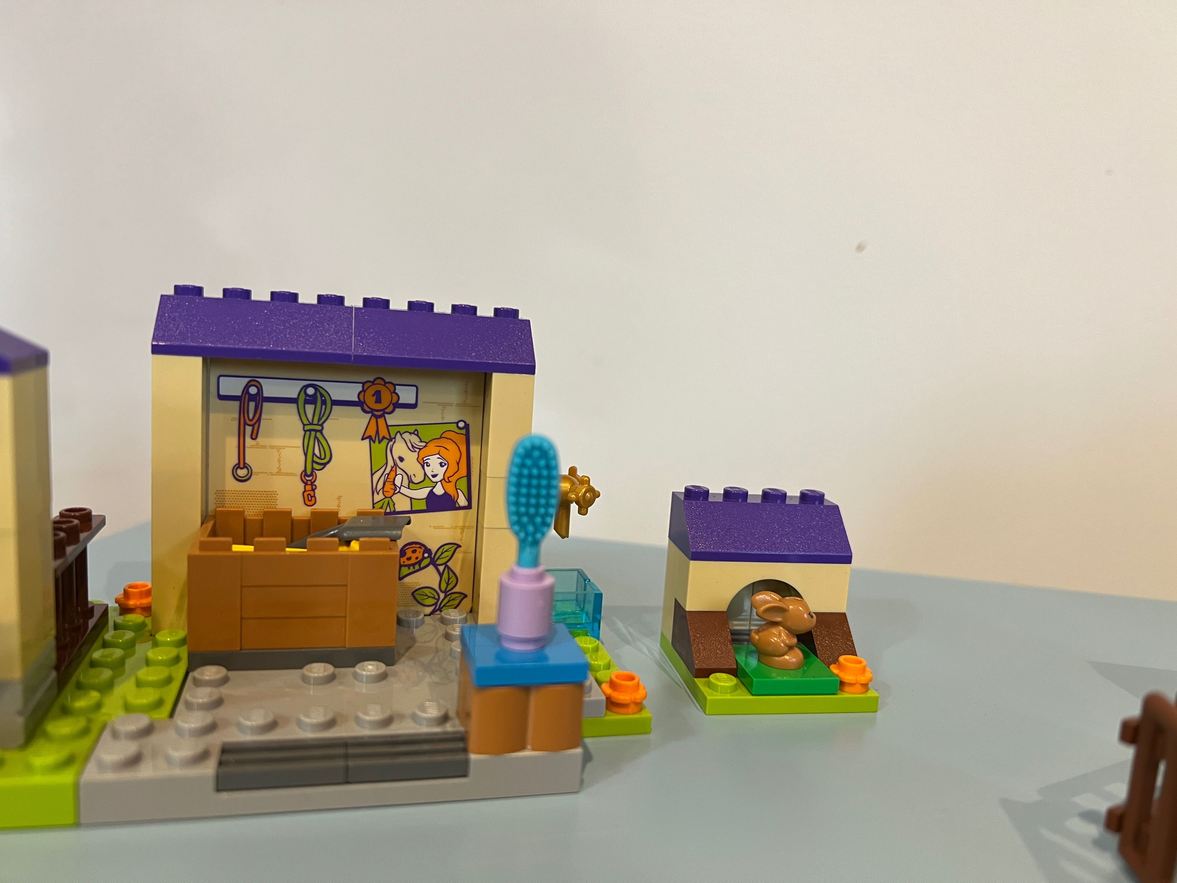 LEGO Friends 41361 Stajnia ze źrebakami Mii koń