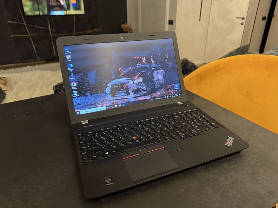 Lenovo ThingPad/ 15.6" core i5-5200U/ 8 гб  / SSD 256 гб/ бат. 6ч. USA