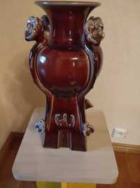 Червона китайська ваза ручної роботи