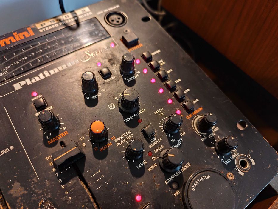 Gemini PS-812 Professional DJ Mixer
Platinum Series