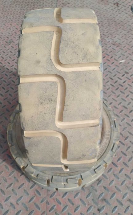 Opona Continental 18x7-8 LOC NM do wózka widłowego