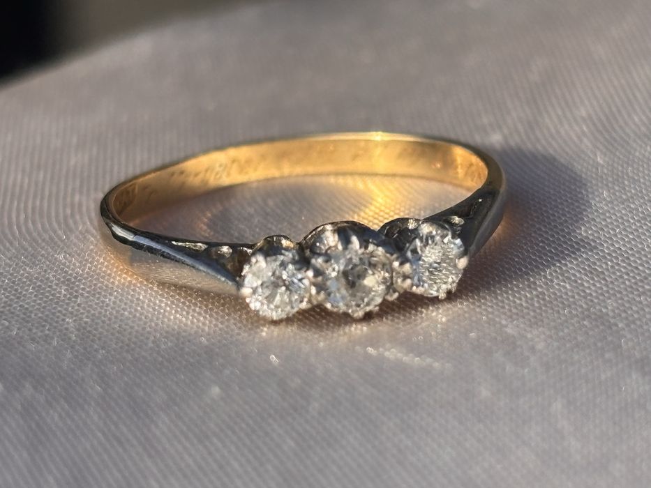 Pierścionek złoty Angielski 18k Au750 Vintage z diamentami
