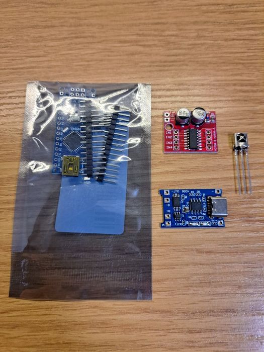 Sprzedam zestaw arduino nano, sterownik 2 silników, ładowarka aku.