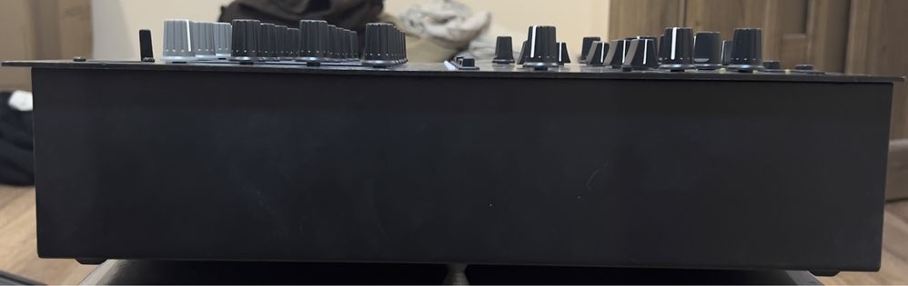 DJ мікшер Behringer DJX 750