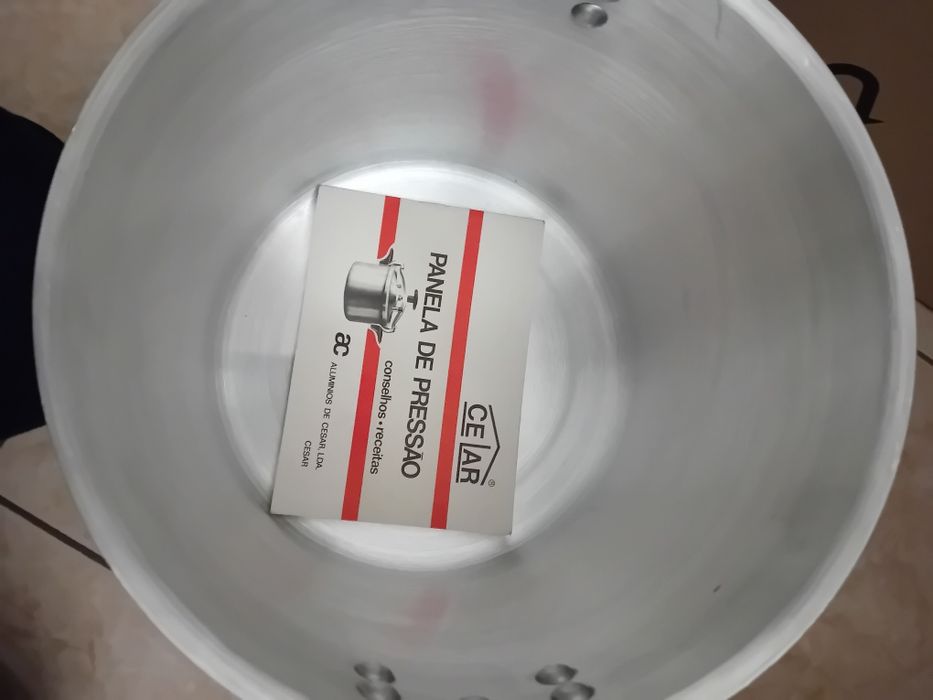 Panela de pressão nova