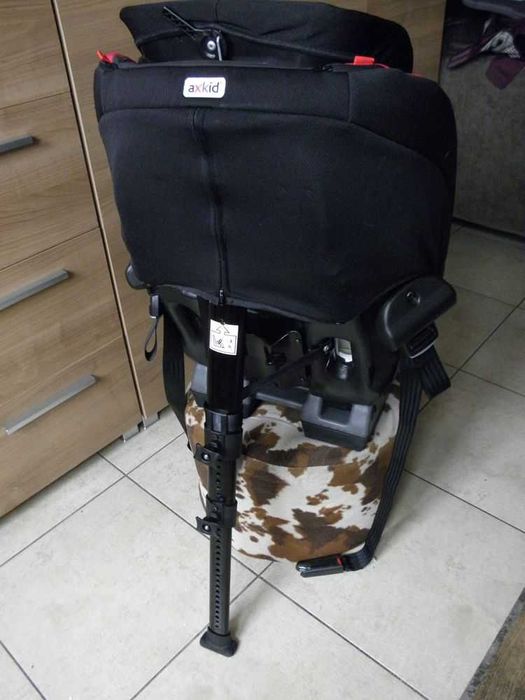 Fotelik samochodowy AXKID DUOFIX 9-25 kg tyłem przodem