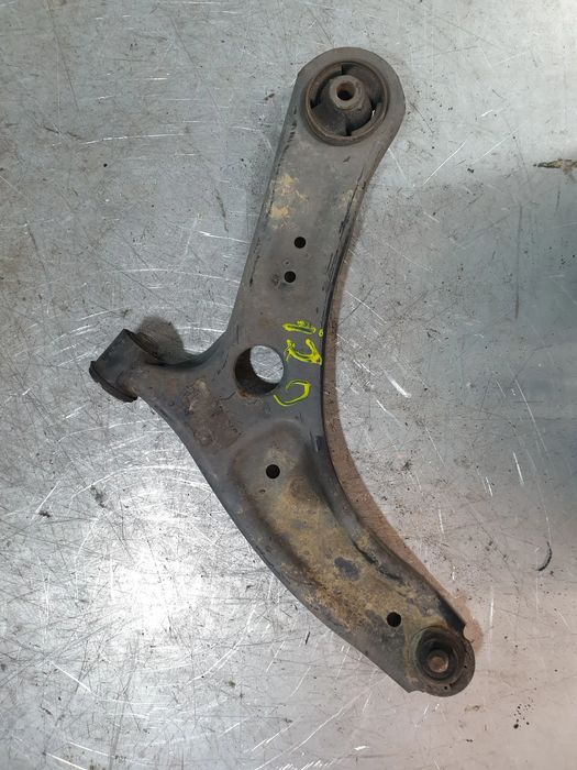 Braço de suspensão frente esquerdo HYUNDAI i20 (GB)