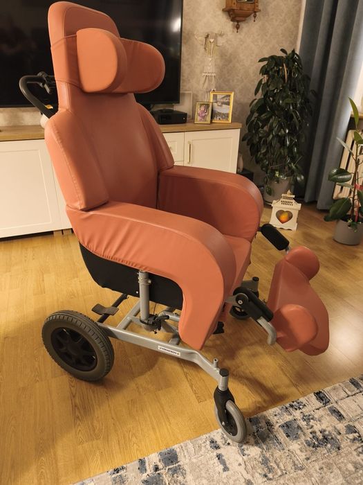 Wózek inwalidzki specjalny pielęgnacyjny