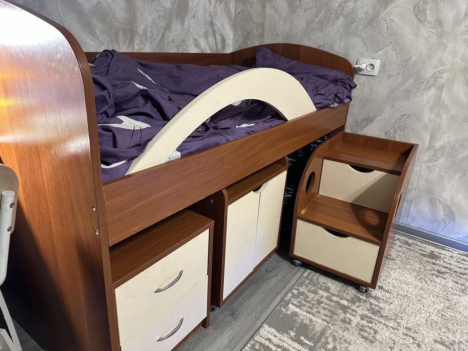 Дитяче ліжко з шухлядами