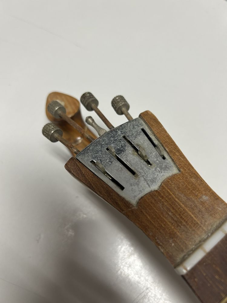 Cavaquinho antigo braco em leque