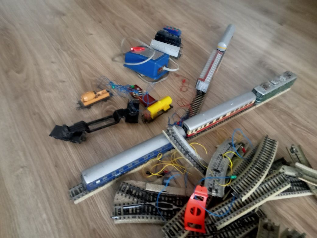 Kolejka elektryczna metalowa