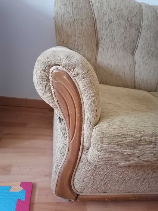 Sofá de tecido creme