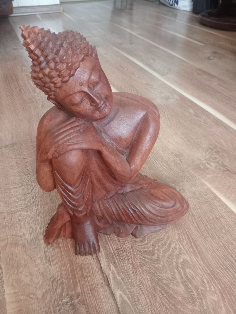 Drewniana figura śpiący Budda 30 cm