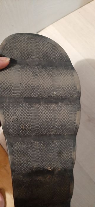 Продам  кожаные шлепки 39 р