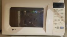 Микроволновка LG MS 2042 НА ЗАПЧАСТИНИ ( магнітрон працє) б/у белая