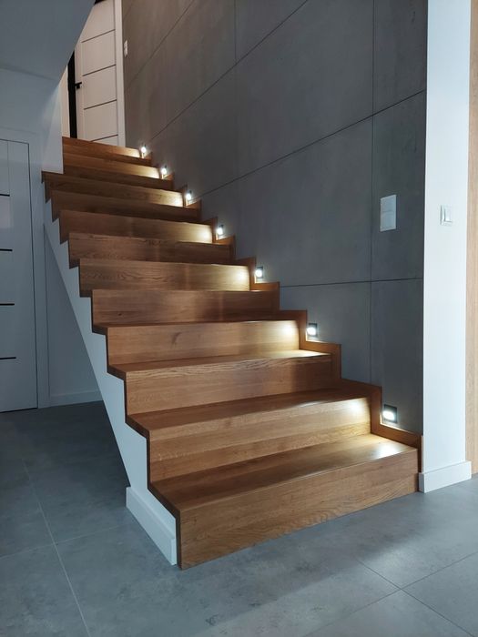 Schody z drewna/ drewniane wewnętrze