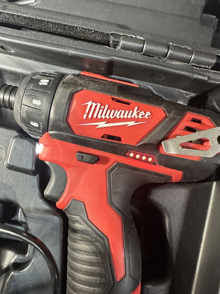 імпакт дриль шурупокрут акумуляторний Milwaukee M12 BD шуруповерт