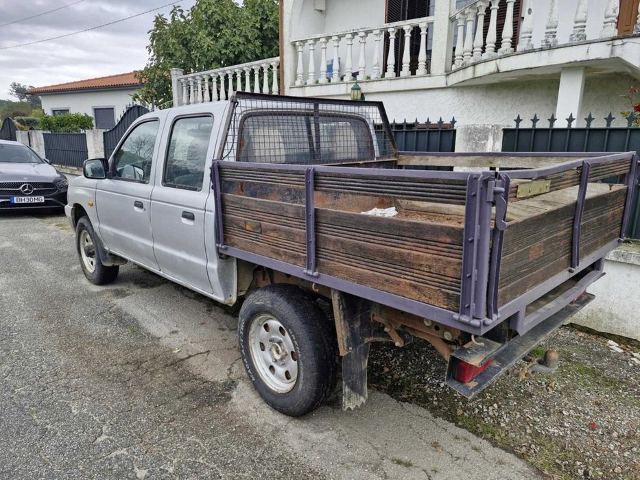 Mazda BT-50 2.5 TD 4x4 – 2001 – Robusta e pronta para tudo!