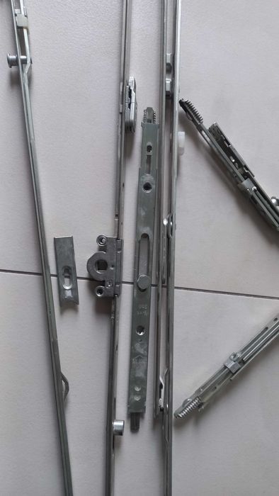 Okucie, okienne okna firmy Maco