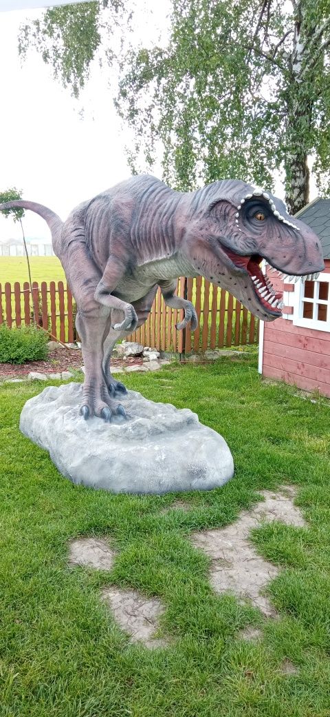 Dinozaur T-rex na podstawie figura ogrodowa