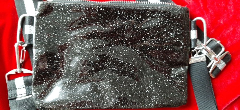 Torebka lakierowana czarna Bershka listonoszka srebrne drobinki