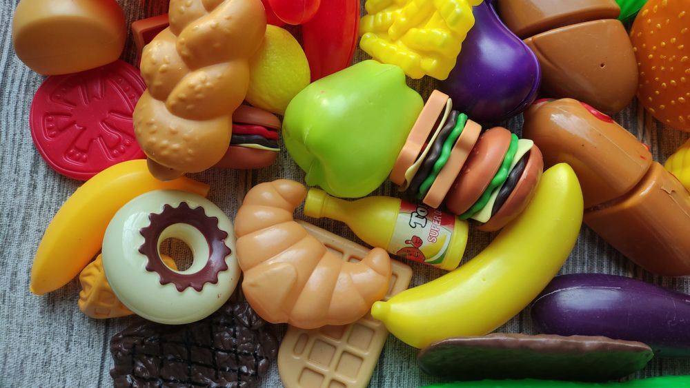 Дитячі овочі фрукти випічка та інша їжа пластмасові