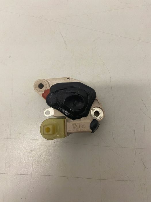 REGULATORA NAPIĘCIA MERCEDES VALEO A0021549106