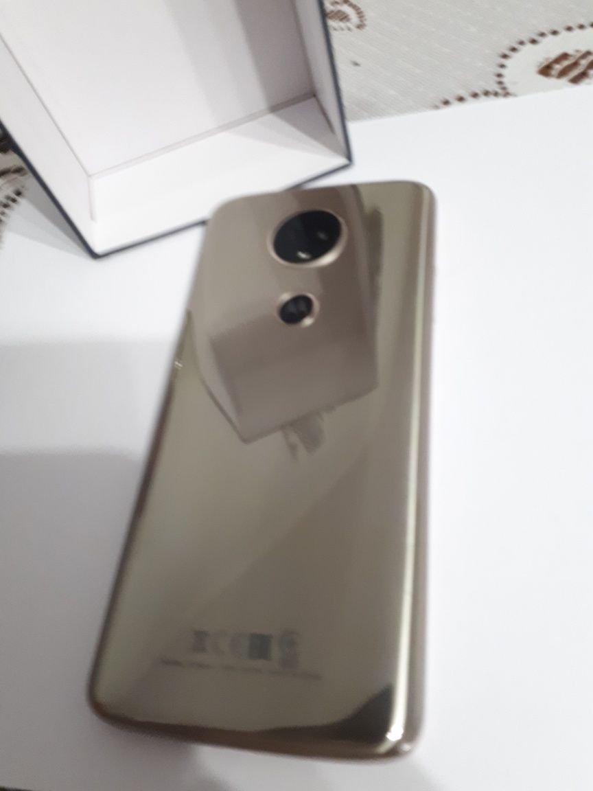Motorola Moto E 5 plus 2+16GB  złoty