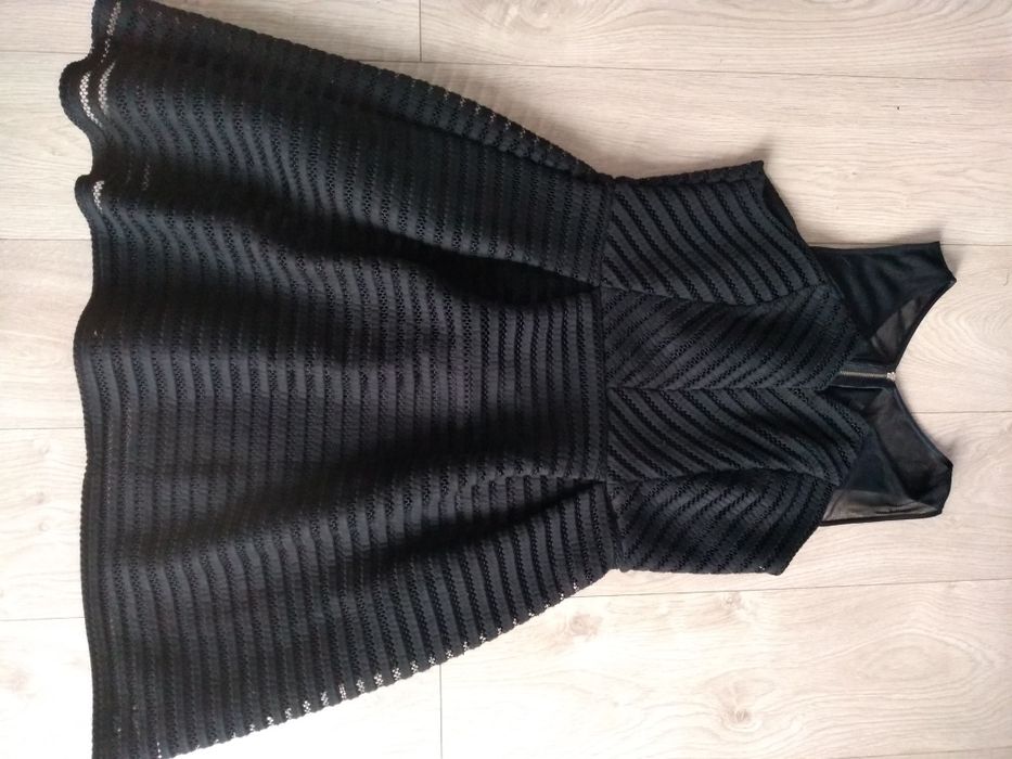Sukienka czarna rozkloszowana elegancka 40/42